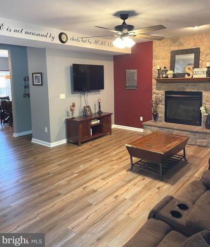 2258 Water Garden Dr, Hanover PA 17331-8319 exterior