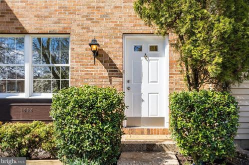 1658 Sierra Woods Ct, Herndon, VA 20194-5625