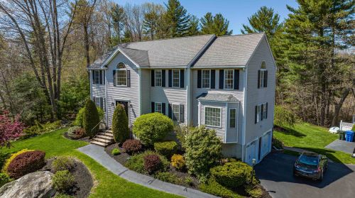 35 Colonial Dr, Londonderry, NH 03053-2564