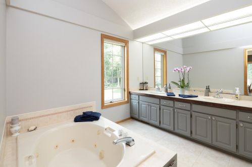 12566 Dover Dr, Saint Paul MN  55124-5238 exterior