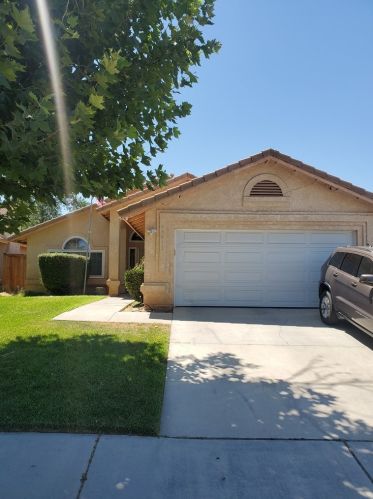 44943 13th St, Lancaster, CA 93535-2799