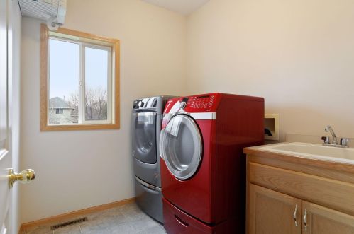 2915 Eagle Valley Dr, Saint Paul MN  55129-4266 exterior