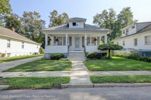 17 Ellis St, East Freehold, NJ 07728-1809