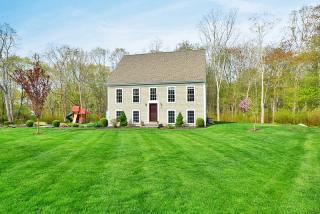 34 Clarence Ave, Pawcatuck, CT 06379-2012