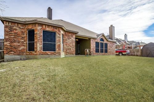 8017 Cripple Crk Dr, Fort Worth TX  76179-2527 exterior