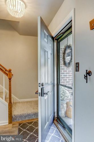 18 Hazelwood Cir, Ephrata, PA 17522-9282