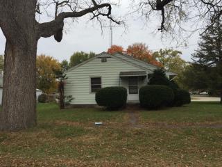 303 5th St, Sandwich, IL 60548-1268
