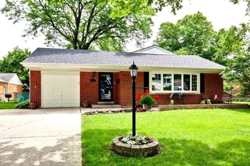 303 We Go Trl, Mount Prospect, IL 60056-2962