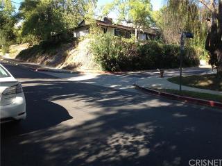 16879 Mooncrest Dr, Van Nuys, CA 91436-3545