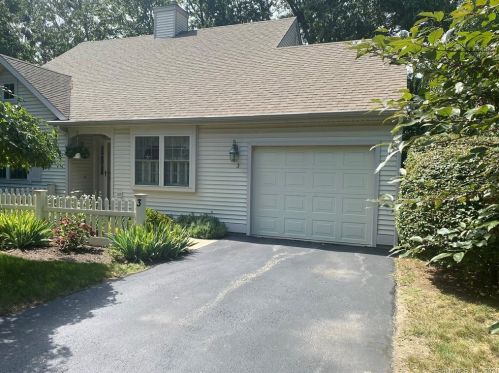 3 Apple Blossom Ln, Niantic CT  06357-1942 exterior