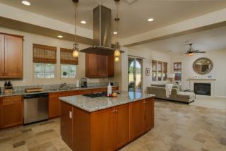 3242 Sitio Avellana, Carlsbad, CA 92009-2009