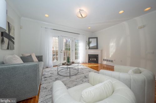 622 27th St, Philadelphia, PA 19146-2302