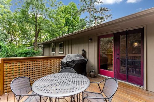 6889 Lockridge Dr, Atlanta GA  30360-1514 exterior