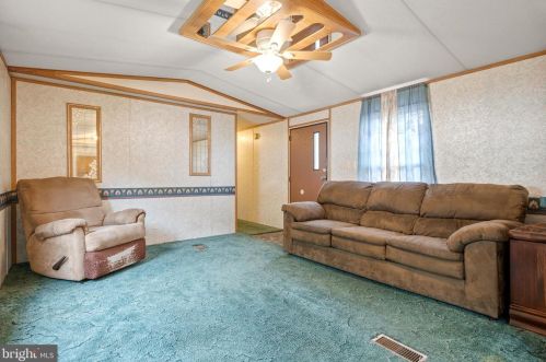 207 Sunningdale Ct, Lancaster PA  17603-2185 exterior