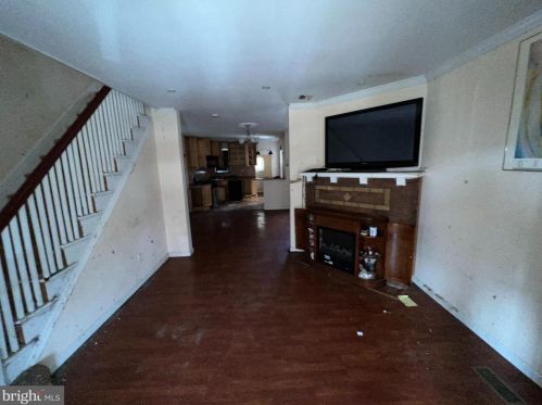 5930 4th St, Philadelphia, PA 19120-1822