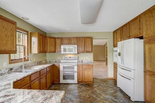 1517 Glenbeigh Ct, Saint Paul, MN 55125-3316