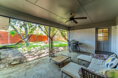 4128 Alicante Ave, Fort Worth TX  76133-5561 exterior