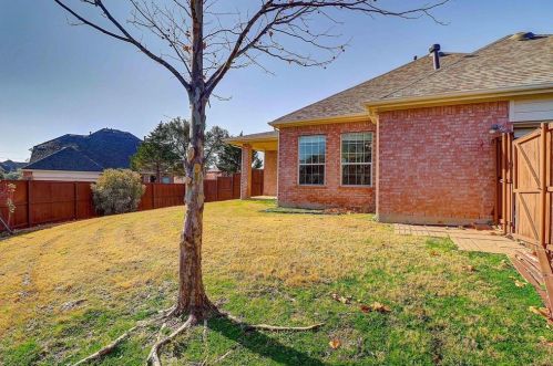 8910 Forest Hills Dr, Irving TX  75063-4482 exterior