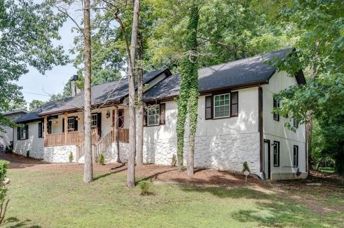 2565 Highland Dr, Conyers, GA 30013-1926