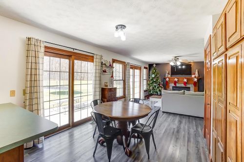 5253 Hearthstone Dr, Springfield OH  45502-8364 exterior