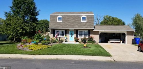 121 Pearl Dr, Carlisle, PA 17013-1045
