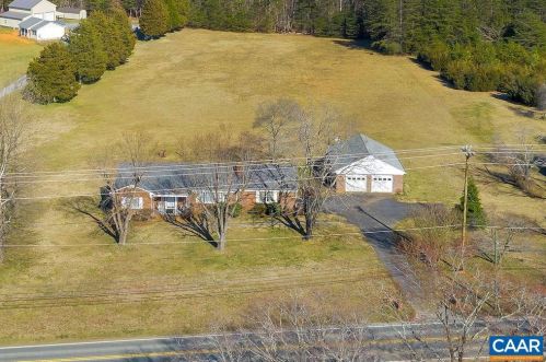 3324 Thomas Jefferson Pkwy, Bybee, VA 22963-4146