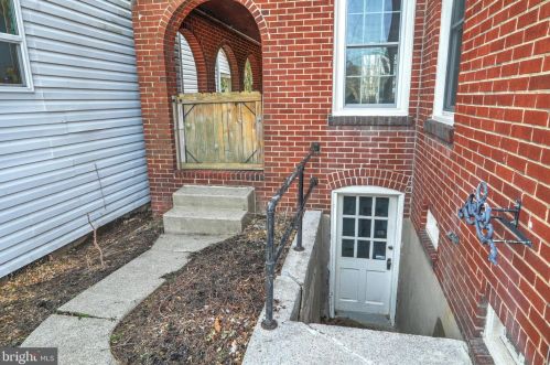 437 Carlisle St, Hanover PA 17331-2188 exterior