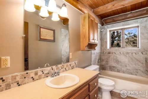 585 Redstone Dr, Bellvue CO 80512-6309 exterior