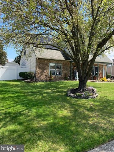 14 Hampton Ct, Blenheim, NJ 08012-4567
