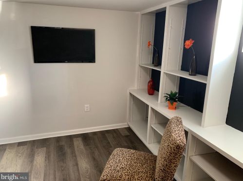 9407 Colesville Rd, Silver Spring MD 20901-4819 exterior