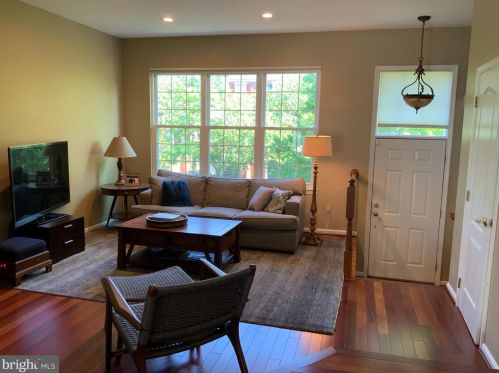 12017 Edgemere Cir, Herndon, VA 20190-3257