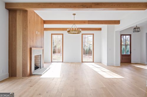 695 Moores Mill Rd, Atlanta GA  30327-0015 exterior