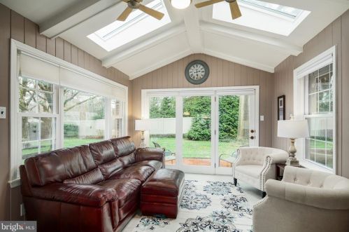 348 Kings Hwy, Tavistock NJ 08033-1205 exterior