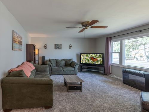 1300 Crown St, Boulder Hill, IL 60538-1808