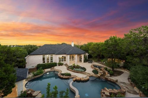 8009 Dark Vly Cv, Austin TX 78737-3520 exterior