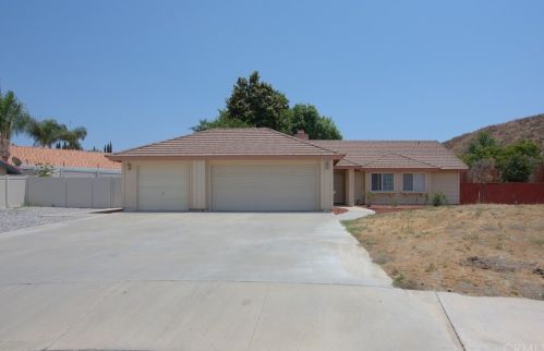 1520 Chateau Ct, San Jacinto, CA 92583-5731