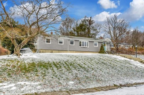 80 Snowapple Ln, Milford, CT 06460-6724