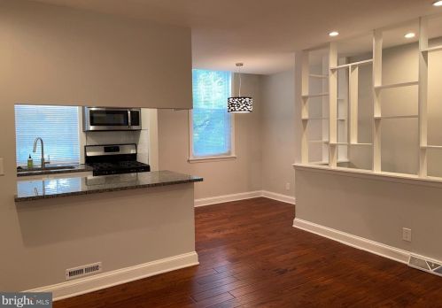 719 Addison St, Philadelphia, PA 19147-1301