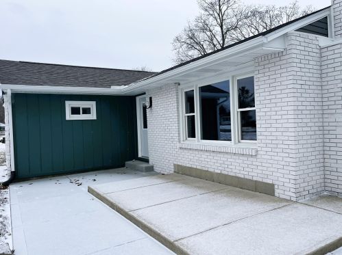 313 Ravenwood Dr, Springfield, OH 45504-3328