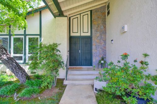 8942 Mountain Home Ct, Elk Grove, CA 95624-2751
