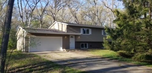 8908 Hickory Ln, Bull Valley, IL 60097-8956