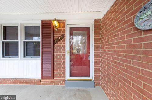 6945 Conservation Dr, Springfield VA  22153-1015 exterior