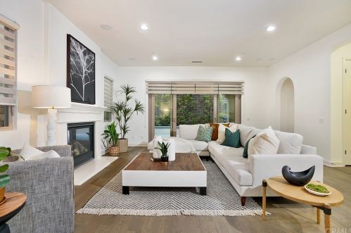 121 Long Fence, Irvine CA  92602-1807 exterior