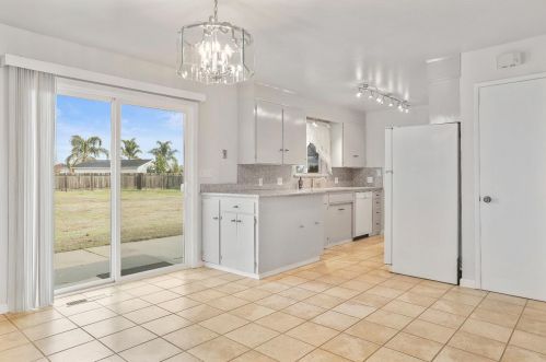 13703 Victor Rd, Lodi, CA 95240-9709