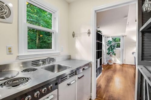 7290 Hunters Br Dr, Atlanta GA  30328-1719 exterior