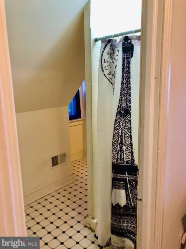 1901 63rd St, Philadelphia PA 19151-2607 exterior