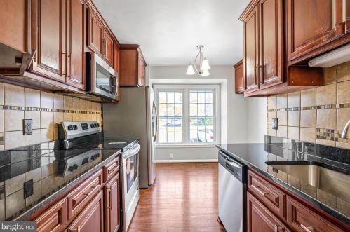 6438 Franconia Ct, Springfield, VA 22150-1203