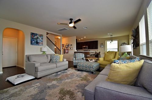 1065 Four Seasons Farm Dr, Uhland TX 78640-5765 exterior