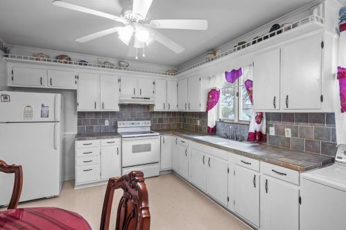 45 Liege St, Providence, RI 02908-2907
