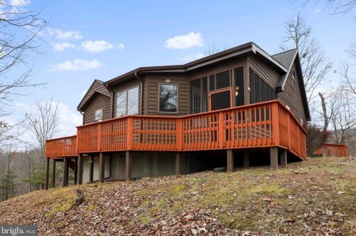 204 Quiet Place Ln, Berkeley Springs WV  25411-6633 exterior